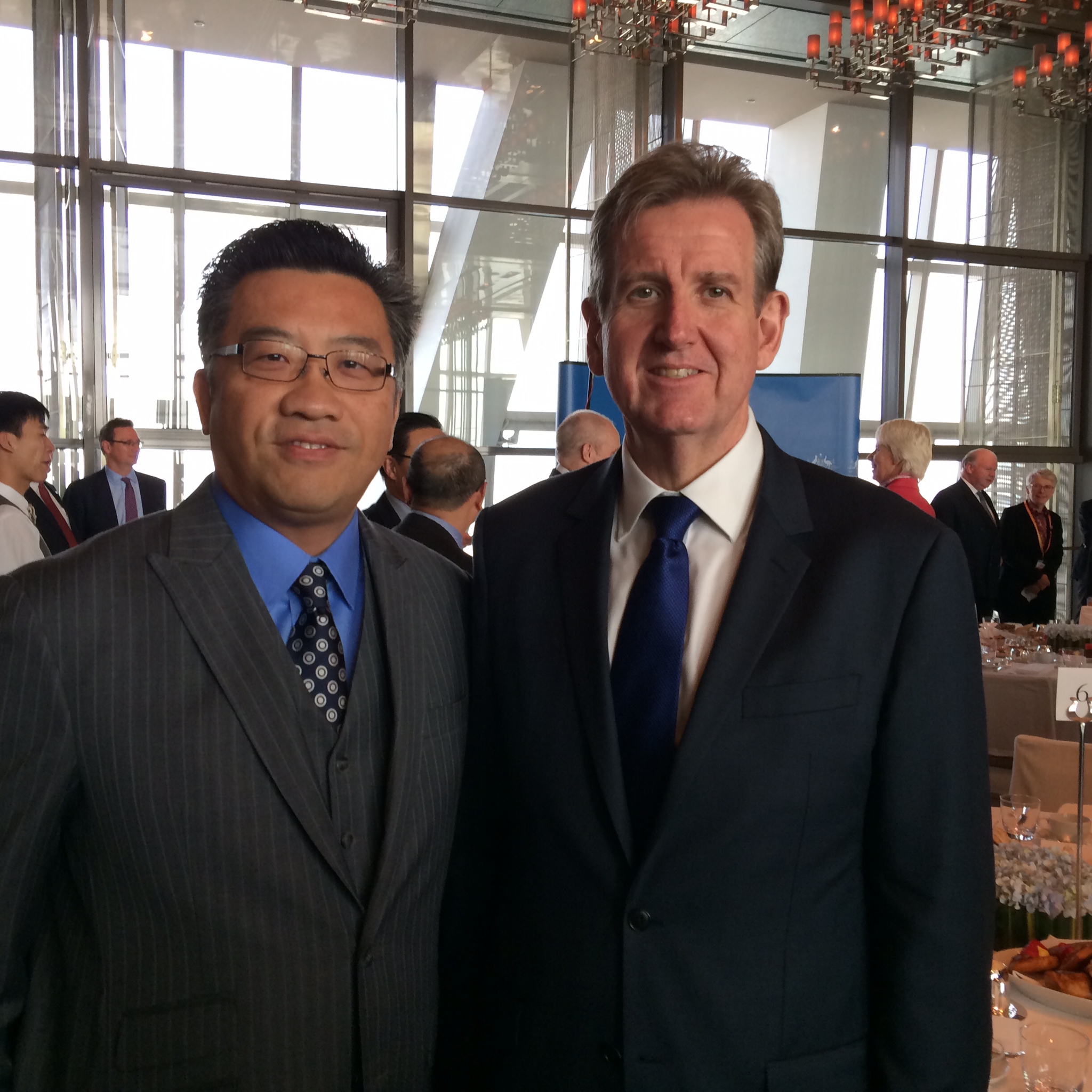 铁鱼置业CEO Lanny Xu与新南威尔士前州长合影